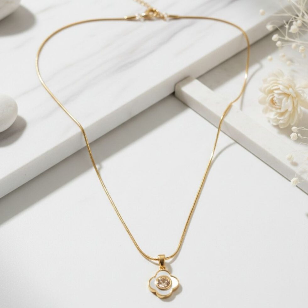 Minimal Floral Pendant Necklace with Gold Finish